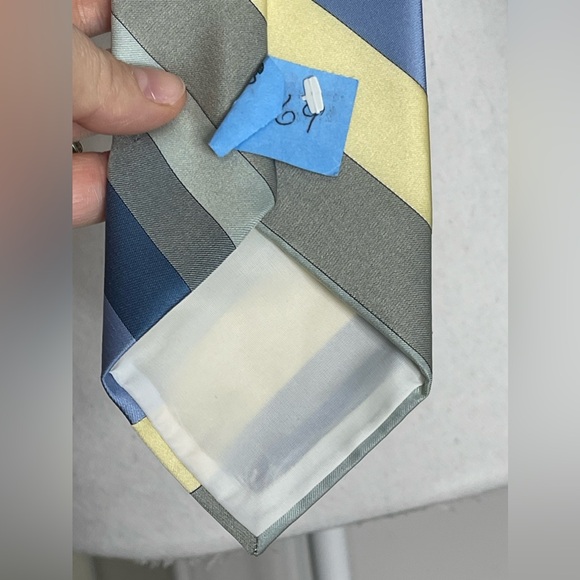 Oscar De La Renta Tie - Picture 3 of 7